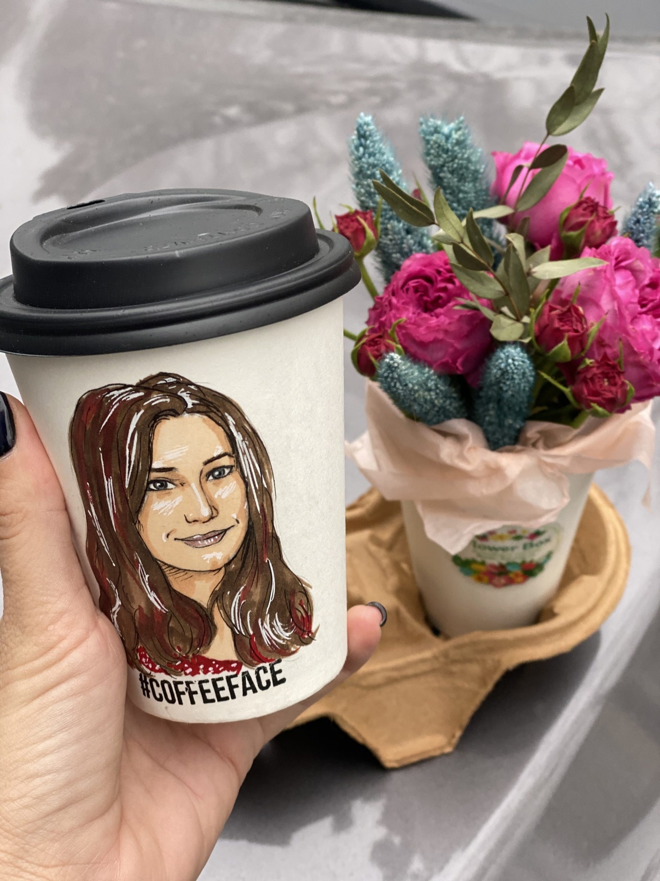 Кофе с портретом, розами, пионой и эвкалиптом
