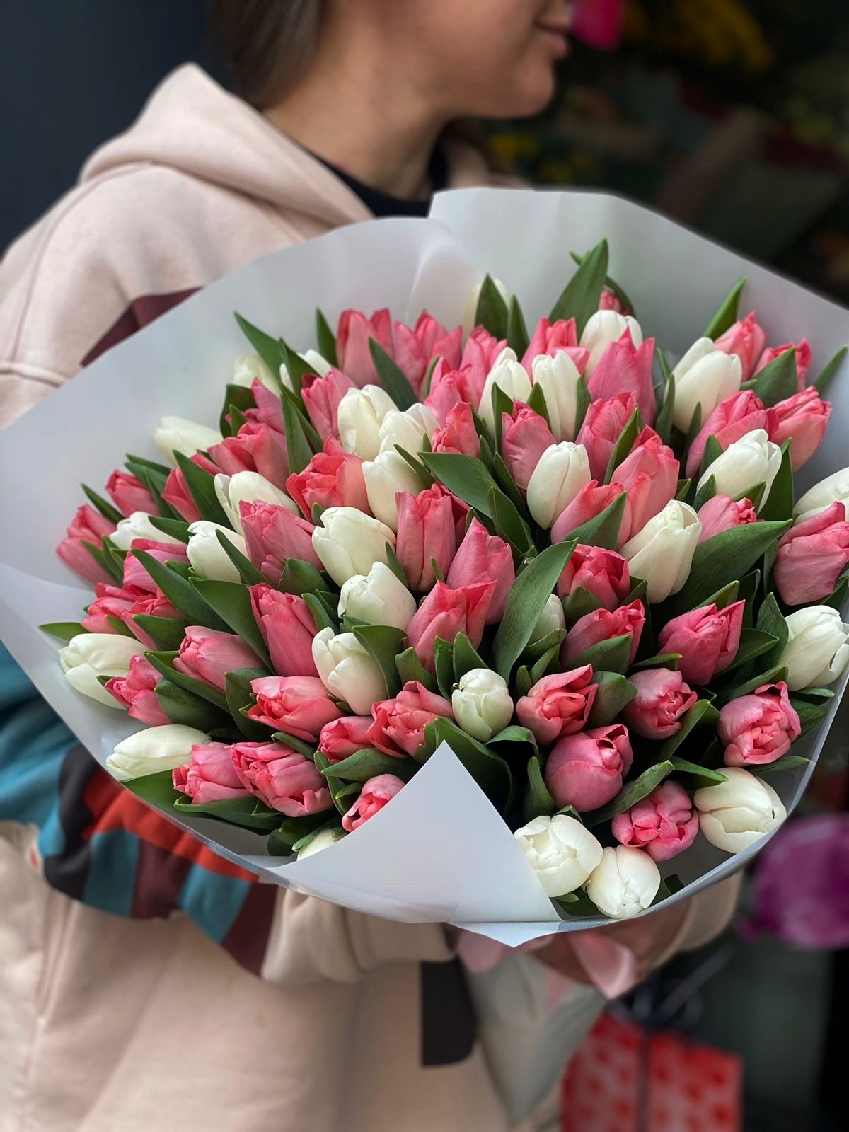 Букет з тюльпани білого і рожевого кольору