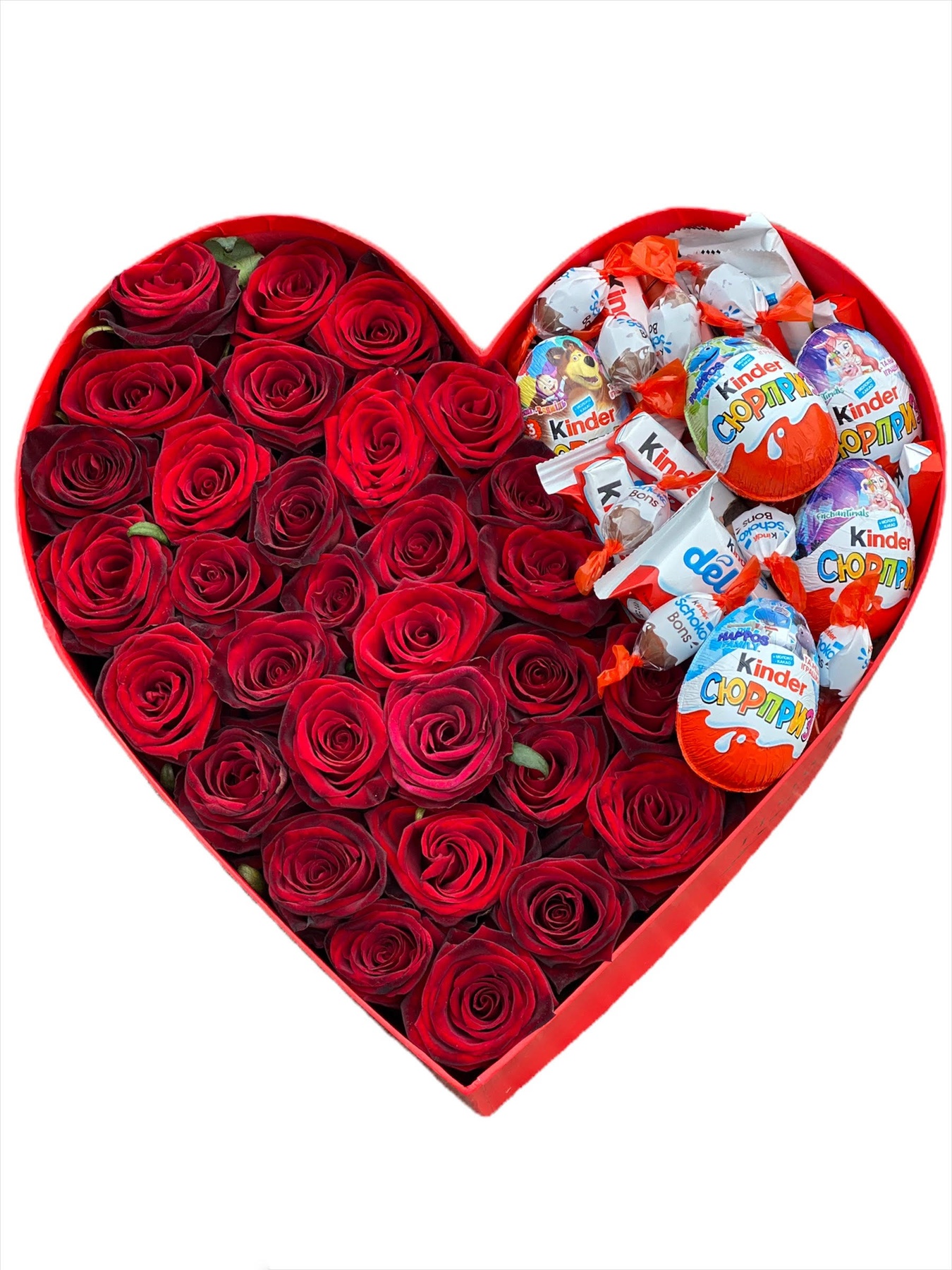 Коробка у формі серця з червоними трояндами та кіндерами